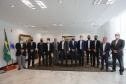 O Paraná vai ampliar as movimentações de granéis sólidos (fertilizantes nitrogenados, fosfatados e potássio) por meio do Porto de Antonina. O governador Carlos Massa Ratinho Junior assinou nesta terça-feira (27), em cerimônia no Palácio Iguaçu, protocolo de intenções com a Interbulk S.A, que prevê a adesão da empresa ao programa de benefícios fiscais do Estado.   Foto : Jonathan Campos / AEN