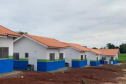 Vinte famílias que viviam em situação precária no em Boa Vista da Aparecida, município da região Oeste do Paraná, receberam as chaves da casa própria. A entrega das moradias, nesta terça-feira (27), contou com a participação de representantes do Governo do Estado, prefeitura e da Itaipu Binacional, que foram parceiros na viabilização do projeto que somou cerca de R$ 1,3 milhão de investimentos. Foto: Cohapar