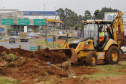 O governador Carlos Massa Ratinho Junior vistoriou nesta quinta-feira (29) as obras de modernização do Trevo Cataratas, em Cascavel, no Oeste do Estado. As máquinas começaram a operar nesta semana em uma das vias marginais, no sentido Corbélia, na primeira etapa da modernização do entroncamento rodoviário.