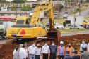 O governador Carlos Massa Ratinho Junior vistoriou nesta quinta-feira (29) as obras de modernização do Trevo Cataratas, em Cascavel, no Oeste do Estado. As máquinas começaram a operar nesta semana em uma das vias marginais, no sentido Corbélia, na primeira etapa da modernização do entroncamento rodoviário.