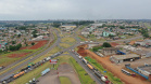 O governador Carlos Massa Ratinho Junior vistoriou nesta quinta-feira (29) as obras de modernização do Trevo Cataratas, em Cascavel, no Oeste do Estado. As máquinas começaram a operar nesta semana em uma das vias marginais, no sentido Corbélia, na primeira etapa da modernização do entroncamento rodoviário.