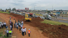 O governador Carlos Massa Ratinho Junior vistoriou nesta quinta-feira (29) as obras de modernização do Trevo Cataratas, em Cascavel, no Oeste do Estado. As máquinas começaram a operar nesta semana em uma das vias marginais, no sentido Corbélia, na primeira etapa da modernização do entroncamento rodoviário.