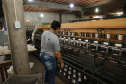 FEITO NO PARANA - Casulo Feliz empresa de Maringa que produz  fio de seda  de forma manual, aproveitando os casulos impróprios para a indústria e também reciclando os subprodutos dessa mesma matéria-prima.07/10/2020 - Foto: Geraldo Bubniak/AEN
