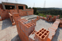 Construção das 157 casas na Vila Zezo em Imbituva,  o local passará por ação completa de regularização fundiária, com demarcação dos lotes individualizados e entrega de títulos de propriedade aos moradores. Também serão feitas obras de infraestrutura complementar para urbanização completa da região.13/10/2020 - Foto: Geraldo Bubniak/AEN