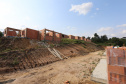 Construção das 157 casas na Vila Zezo em Imbituva,  o local passará por ação completa de regularização fundiária, com demarcação dos lotes individualizados e entrega de títulos de propriedade aos moradores. Também serão feitas obras de infraestrutura complementar para urbanização completa da região.13/10/2020 - Foto: Geraldo Bubniak/AEN