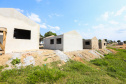 Construção das 157 casas na Vila Zezo em Imbituva,  o local passará por ação completa de regularização fundiária, com demarcação dos lotes individualizados e entrega de títulos de propriedade aos moradores. Também serão feitas obras de infraestrutura complementar para urbanização completa da região.13/10/2020 - Foto: Geraldo Bubniak/AEN