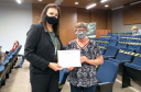 Beneficiados pelo projeto receberam certificado simbólico de participação. Foto: Sanepar