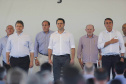 O governador Carlos Massa Ratinho Junior e o presidente da República Jair Bolsonaro assinaram nesta sexta-feira (06) o convênio que vai permitir a reestruturação e modernização de parte do trecho paranaense da BR-487, a chamada Estrada Boiadeira.