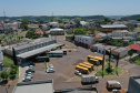 O terminal rodoviário de Guaraniaçu, no Centro-Sul do Estado, é uma extensão da vida de Otacílio de Oliveira. É lá, vendendo sorvetes e picolés, que ele ganha dinheiro para cuidar da família. Os produtos partem de R$ 1,25, dos mais variados tipos de fruta. O sorveteiro anda que é só sorrisos ultimamente. O movimento, diz, melhorou muito depois que o complexo foi reformado.