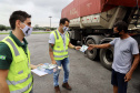 A empresa pública Portos do Paraná dá início à campanha para orientar os trabalhadores portuários, prestadores de serviços e caminhoneiros quanto ao teste do etilômetro, que passa ser realizado a partir do próximo dia 30. O etilômetros é o equipamento utilizado para fazer o exame que indica a concentração de álcool no ar exalado dos pulmões de quem é testado.