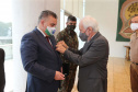 O governador em exercicio Darci Piana entrega nesta quarta-feira (11) a Medalha do Merito da Casa Militar ao lado do  Chefe da Casa Militar Tenente-Coronel Welby Pereira Sales para o Secretário da Segurança Pública do Paraná, coronel Romulo Marinho Soares, Presidente do Tribunal de Justiça, desembargador Adalberto Jorge Xisto Pereira e para o comandante da 5ª Divisão do Exército Brasileiro, general Carlos José Russo Assumpção Penteado.   Curitiba, 27/08/2020 -  Foto: Geraldo Bubniak/AEN