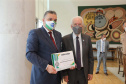 O governador em exercicio Darci Piana entrega nesta quarta-feira (11) a Medalha do Merito da Casa Militar ao lado do  Chefe da Casa Militar Tenente-Coronel Welby Pereira Sales para o Secretário da Segurança Pública do Paraná, coronel Romulo Marinho Soares, Presidente do Tribunal de Justiça, desembargador Adalberto Jorge Xisto Pereira e para o comandante da 5ª Divisão do Exército Brasileiro, general Carlos José Russo Assumpção Penteado.   Curitiba, 27/08/2020 -  Foto: Geraldo Bubniak/AEN