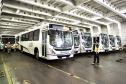 O maior embarque de ônibus da história do Porto de Paranaguá acontece nesta sexta-feira (13). Em um único lote, o navio Maestro Universe volta carrega 155 unidades. Os veículos de transporte coletivo serão levados para os portos de Boma, no Congo, e Luanda, em Angola. A previsão é que zarpe para a África no início da tarde. A viagem deve durar entre dez e 13 dias até os destinos. Foto: Claudio Neves