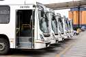 O maior embarque de ônibus da história do Porto de Paranaguá acontece nesta sexta-feira (13). Em um único lote, o navio Maestro Universe volta carrega 155 unidades. Os veículos de transporte coletivo serão levados para os portos de Boma, no Congo, e Luanda, em Angola. A previsão é que zarpe para a África no início da tarde. A viagem deve durar entre dez e 13 dias até os destinos. Foto: Claudio Neves