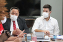 Representantes da APP-Sindicato e professores estiveram reunidos nesta terça-feira (17) na Casa Civil do Governo do Estado para tratar de demandas específicas dos funcionários temporários, contratados pelo regime de Processo Seletivo Simplificado (PSS). Participaram da reunião o chefe da Casa Civil, Guto Silva; o diretor-geral da Secretaria de Estado da Educação, Glaucio Dias, e o líder do governo na Assembleia Legislativa, deputado Hussein Bakri. Foto:AEN