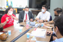 Representantes da APP-Sindicato e professores estiveram reunidos nesta terça-feira (17) na Casa Civil do Governo do Estado para tratar de demandas específicas dos funcionários temporários, contratados pelo regime de Processo Seletivo Simplificado (PSS). Participaram da reunião o chefe da Casa Civil, Guto Silva; o diretor-geral da Secretaria de Estado da Educação, Glaucio Dias, e o líder do governo na Assembleia Legislativa, deputado Hussein Bakri. Foto:AEN