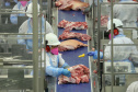 Com sede em Castro, a Alegra abate 3200 suínos por dia e produz cerca de 140 toneladas de produtos diariamente, o que leva a uma média mensal de 3300 toneladas de carnes industrializadas por mês.
