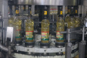 FEITO NO PARANA - Coamo cooperativa agro-industrial , a maior cooperativa da América Latina, com sede em Campo Mourão. Tem na linha alimentícia as marcas Primê, Sollus, Dualis e Anniela produz óleo de soja refinado, café torrado e moído, margarinas, farinha de trigo e gordura vegetal hidrogenada. 09/10/2020 - Foto: Geraldo Bubniak/AEN