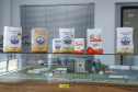Em Ponta Grossa, o moinho Herança Holandesa, do grupo Unium - que reúne as cooperativas Frísia, Castrolanda e Capal - foi pensado para produzir farinhas especiais para linhas industriais do mercado B2B, como é conhecida a produção para outras marcas.
No entanto, em 2017, a empresa investiu em tecnologia, ampliou seu mix e iniciou a produção de farinhas para uso doméstico.
