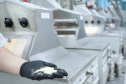 Em Ponta Grossa, o moinho Herança Holandesa, do grupo Unium - que reúne as cooperativas Frísia, Castrolanda e Capal - foi pensado para produzir farinhas especiais para linhas industriais do mercado B2B, como é conhecida a produção para outras marcas.
No entanto, em 2017, a empresa investiu em tecnologia, ampliou seu mix e iniciou a produção de farinhas para uso doméstico.