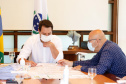 O Governo do Estado recebeu nesta quinta-feira (26) o projeto executivo de uma ponte de 280 metros sobre o Rio Ivaí, entre Santa Cruz de Monte Castelo e Ivaté, no Noroeste do Paraná. O investimento de R$ 300 mil foi viabilizado pela cooperativa Cocamar em parceria com as prefeituras dos dois municípios. O objetivo do projeto é viabilizar a expansão da produção de soja e milho na região, gerando novos empregos e desenvolvimento econômico.
