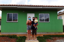 Representantes do Governo do Estado, Governo Federal e da Prefeitura de Santa Maria do Oeste entregaram nesta sexta-feira (27) as chaves de 31 casas populares a famílias do município, localizado na região central do Paraná. O projeto recebeu R$ 2 milhões de investimentos do Fundo de Garantia do Tempo de Serviço (FGTS), além de contrapartidas dos órgãos envolvidos. (Foto: Elmar Vornes / Cohapar)