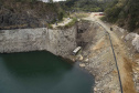 Água da Pedreira Orleans está sendo bombeada para o Rio Passaúna a uma velocidade de 150 litros por segundo
. Foto:Sanepar