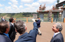 A Ponte da Integração Brasil – Paraguai atingiu quase 45% de execução em novembro, um ano e três meses após o início da construção, no Rio Paraná, em Foz do Iguaçu (Oeste). Nesta terça-feira (01), o governador Carlos Massa Ratinho Junior recebeu os presidentes Jair Bolsonaro e Mario Abdo Benítez e os acompanhou na vistoria à obra. 