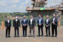 A Ponte da Integração Brasil – Paraguai atingiu quase 45% de execução em novembro, 1 ano e 3 meses após o início da construção nas margens do Rio Paraná. A marca foi celebrada com uma visita dos presidentes Jair Bolsonaro e Mario Abdo Benítez às obras nesta terça-feira (1º). O governador Carlos Massa Ratinho Junior, um dos responsáveis pela articulação com a Itaipu Binacional para tirar o projeto do papel, também acompanhou o evento.