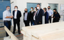 O governador Carlos Massa Ratinho Junior visitou nesta quinta-feira (10), ao lado do ministro do Desenvolvimento Regional, Rogério Marinho, a sede da construtora Tecverde, em Araucária, na Região Metropolitana de Curitiba (RMC). A empresa paranaense, fundada em 2009, é especialista no uso de uma tecnologia de origem alemã, baseada no uso da madeira, que pode acelerar a construção de casas populares.