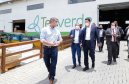 O governador Carlos Massa Ratinho Junior visitou nesta quinta-feira (10), ao lado do ministro do Desenvolvimento Regional, Rogério Marinho, a sede da construtora Tecverde, em Araucária, na Região Metropolitana de Curitiba (RMC). A empresa paranaense, fundada em 2009, é especialista no uso de uma tecnologia de origem alemã, baseada no uso da madeira, que pode acelerar a construção de casas populares.