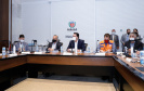 O governador Carlos Massa Ratinho Junior se reuniu nesta quinta-feira (10) com o ministro do Desenvolvimento Regional, Rogério Marinho, e o secretário nacional de Proteção e Defesa Civil, Alexandre Lucas Alves, no Palácio Iguaçu, para discutir a evolução da crise hídrica e o financiamento de projetos para os próximos meses. Os coordenadores estaduais de Defesa Civil do Paraná, Santa Catarina e Rio Grande do Sul também participaram do encontro.
