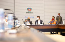 O governador Carlos Massa Ratinho Junior se reuniu nesta quinta-feira (10) com o ministro do Desenvolvimento Regional, Rogério Marinho, e o secretário nacional de Proteção e Defesa Civil, Alexandre Lucas Alves, no Palácio Iguaçu, para discutir a evolução da crise hídrica e o financiamento de projetos para os próximos meses. Os coordenadores estaduais de Defesa Civil do Paraná, Santa Catarina e Rio Grande do Sul também participaram do encontro.