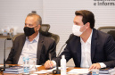 O governador Carlos Massa Ratinho Junior se reuniu nesta quinta-feira (10) com o ministro do Desenvolvimento Regional, Rogério Marinho, e o secretário nacional de Proteção e Defesa Civil, Alexandre Lucas Alves, no Palácio Iguaçu, para discutir a evolução da crise hídrica e o financiamento de projetos para os próximos meses. Os coordenadores estaduais de Defesa Civil do Paraná, Santa Catarina e Rio Grande do Sul também participaram do encontro.