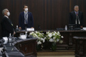 O Governador Carlos Massa Ratinho Junior recebeu, na noite desta terça-feira (10), o diploma e a Medalha de Distinção Judiciária, do Tribunal de Justiça do Paraná. A horaria foi entregue pelo atual presidente, desembargador Adalberto Jorge Xisto Pereira e pelo presidente eleito desembargador José Laurindo de Souza Netto, em uma sessão solene na sede do Tribunal. Foto: Jonathan Campos/AEN