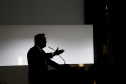 O Governador Carlos Massa Ratinho Junior recebeu, na noite desta terça-feira (10), o diploma e a Medalha de Distinção Judiciária, do Tribunal de Justiça do Paraná. A horaria foi entregue pelo atual presidente, desembargador Adalberto Jorge Xisto Pereira e pelo presidente eleito desembargador José Laurindo de Souza Netto, em uma sessão solene na sede do Tribunal. Foto: Jonathan Campos/AEN