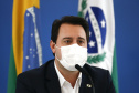 O governador Carlos Massa Ratinho Junior destacou nesta sexta-feira (11) que o Paraná está preparado para a campanha de vacinação contra o novo coronavírus assim que as vacinas forem aprovadas pelos órgãos reguladores. Ele também disse que a imunização respeitará o calendário nacional, que o Estado continua conversando com laboratórios e que tem R$ 200 milhões disponíveis para eventual aquisição, se necessário.Foto: Jonathan Campos/AEN