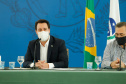 O governador Carlos Massa Ratinho Junior destacou nesta sexta-feira (11) que o Paraná está preparado para a campanha de vacinação contra o novo coronavírus assim que as vacinas forem aprovadas pelos órgãos reguladores. Ele também disse que a imunização respeitará o calendário nacional, que o Estado continua conversando com laboratórios e que tem R$ 200 milhões disponíveis para eventual aquisição, se necessário.