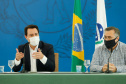 O governador Carlos Massa Ratinho Junior destacou nesta sexta-feira (11) que o Paraná está preparado para a campanha de vacinação contra o novo coronavírus assim que as vacinas forem aprovadas pelos órgãos reguladores. Ele também disse que a imunização respeitará o calendário nacional, que o Estado continua conversando com laboratórios e que tem R$ 200 milhões disponíveis para eventual aquisição, se necessário.