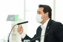 O governador Carlos Massa Ratinho Junior destacou nesta sexta-feira (11) que o Paraná está preparado para a campanha de vacinação contra o novo coronavírus assim que as vacinas forem aprovadas pelos órgãos reguladores. Ele também disse que a imunização respeitará o calendário nacional, que o Estado continua conversando com laboratórios e que tem R$ 200 milhões disponíveis para eventual aquisição, se necessário.