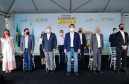 O governador Carlos Massa Ratinho Junior entregou 45 ônibus escolares para serem usados prioritariamente por estudantes residentes em áreas rurais e ribeirinhas do Paraná. A entrega foi nesta terça-feira (15). O objetivo é renovar, ampliar a padronizar a frota de veículos escolares da Rede Pública de Ensino. Adaptados com tração nas quatro rodas e acessibilidade para os portadores de algum tipo de deficiência, os veículos vão atender 39 municípios, de diferentes regiões, nesta primeira fase.