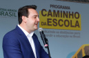 O governador Carlos Massa Ratinho Junior entregou 45 ônibus escolares para serem usados prioritariamente por estudantes residentes em áreas rurais e ribeirinhas do Paraná. A entrega foi nesta terça-feira (15). O objetivo é renovar, ampliar a padronizar a frota de veículos escolares da Rede Pública de Ensino. Adaptados com tração nas quatro rodas e acessibilidade para os portadores de algum tipo de deficiência, os veículos vão atender 39 municípios, de diferentes regiões, nesta primeira fase.