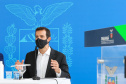 O governador Carlos Massa Ratinho Junior participa  nesta terca-feira (15), de coletiva de imprensa   para esclarecer dúvidas sobre o retorno presencial das aulas na Rede Pública de Ensino do Paraná,  acompanhado do ministro da Educação, Milton Ribeiro e do secretario de Educacao Renato Feder. Curitiba, 15/11/2020. Foto: Geraldo Bubniak/AEN