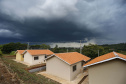 As 20 casas populares do conjunto habitacional erguido no bairro Jardim Planalto em Guaraniaçu, na região Oeste do Estado, serão entregues no começo de 2021. O empreendimento é uma parceria do Governo do Paraná, da Itaipu Binacional e da prefeitura do município e recebeu investimento de R$ 1.035.744,30. Ele se soma a projetos similares que estão em andamento em outros 15 municípios. - 02-12-2020 -  Foto: Jonathan Campos/ AEN