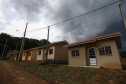 As 20 casas populares do conjunto habitacional erguido no bairro Jardim Planalto em Guaraniaçu, na região Oeste do Estado, serão entregues no começo de 2021. O empreendimento é uma parceria do Governo do Paraná, da Itaipu Binacional e da prefeitura do município e recebeu investimento de R$ 1.035.744,30. Ele se soma a projetos similares que estão em andamento em outros 15 municípios. - 02-12-2020 -  Foto: Jonathan Campos/ AEN