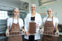 O Banco da Mulher Paranaense, programa gerenciado pela Fomento Paraná, completou três meses em dezembro colecionando bons indicadores.Na foto, empresa especializada na impressão de adesivos comestíveis em chocolates. Foto: José Fernando Ogura/AEN
