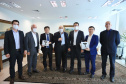 O governador Carlos Massa Ratinho Junior se reuniu nesta quarta-feira (6), no Palácio Iguaçu, com representantes da empresa chinesa BYD (Build Your Dreams), fabricante de veículos elétricos com zero emissão de poluentes. Em dois encontros simultâneos, com a participação dos prefeitos de Curitiba, Rafael Greca, e de Cascavel, Leonaldo Paranhos, foram discutidas soluções de mobilidade para a Região Metropolitana de Curitiba e para a cidade do Oeste paranaense. 