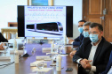 O governador Carlos Massa Ratinho Junior se reuniu nesta quarta-feira (6), no Palácio Iguaçu, com representantes da empresa chinesa BYD (Build Your Dreams), fabricante de veículos elétricos com zero emissão de poluentes. Em dois encontros simultâneos, com a participação dos prefeitos de Curitiba, Rafael Greca, e de Cascavel, Leonaldo Paranhos, foram discutidas soluções de mobilidade para a Região Metropolitana de Curitiba e para a cidade do Oeste paranaense. 