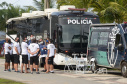 A Polícia Civil do Paraná (PCPR) e o Tribunal de Justiça do Paraná (TJPR) estão realizando atendimento integrado aos veranistas, na orla de Matinhos, no Litoral do Estado. A ação iniciou na sexta-feira (8), junto à Delegacia Móvel da PCPR. O objetivo é agilizar e facilitar a resolução de conflitos que venham a acontecer no Litoral.   -  Foto: Divulgação PCPR/SESP