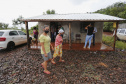 A comunidade indígena do Paraná começou a ser vacinada contra a Covid-19 nesta quarta-feira (20). Eles integram o chamado grupo prioritário, atendidos por esse primeiro lote de imunizantes que chegou ao Estado na segunda-feira (18).

